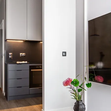 Chronos Z Klimatyzacja Na Warszawskiej Woli Od Renters Prestige *